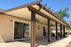 Outdoor patio in Indio, CA, showcasing an Alumawood pergola and comfortable furniture for entertaining guests.